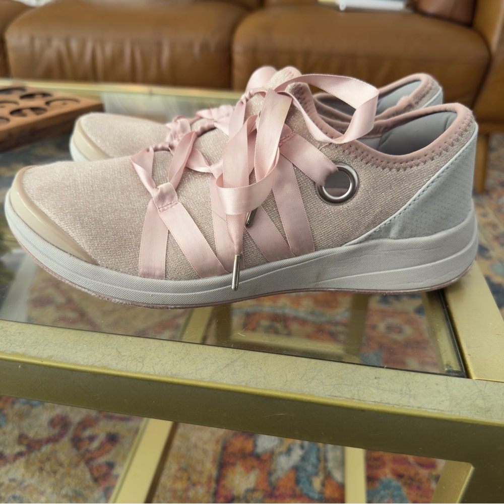 Zees Blush Pink Ribbon Lace Comfort Sneakers Women’s Size 7M - Picture 6 of 7